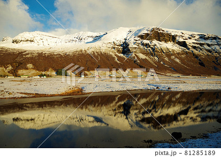アイスランドの大平原 雪の山並みと氷河 大自然 アイスランドの大平原 雪の山並みと氷河 大自然 81285189