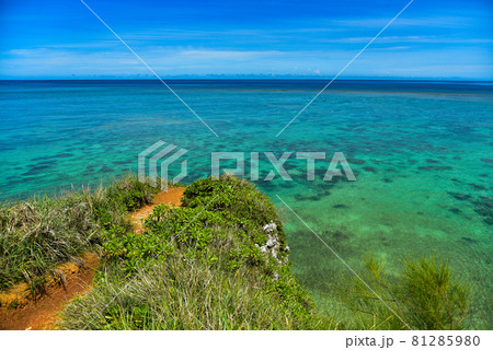 沖縄で眺める美しい海の絶景 81285980