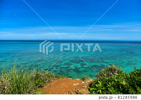 沖縄で眺める美しい海の絶景 沖縄で眺める美しい海の絶景 81285986