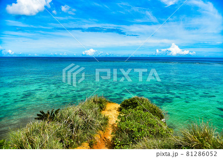 沖縄で眺める美しい海の絶景 81286052