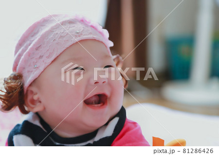 笑顔の赤ちゃん 笑顔の赤ちゃん 81286426