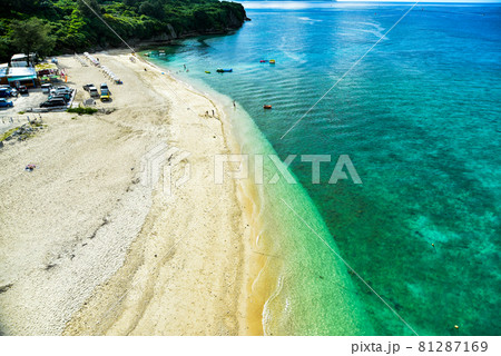 瀬底島のビーチから眺めるアンチ浜の絶景 瀬底島のビーチから眺めるアンチ浜の絶景 81287169
