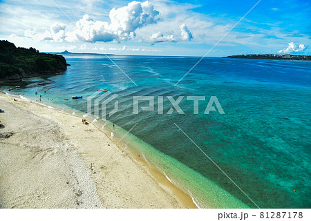 瀬底島のビーチから眺めるアンチ浜の絶景 materials digitalstage