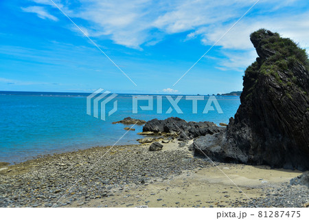 沖縄で眺める美しい海の絶景 沖縄で眺める美しい海の絶景 81287475