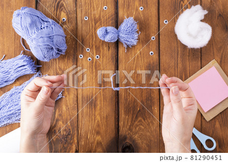 How to make a cute thread bird for decoration. Children's art project. DIY concept. Hands are made from blue threads of a blue dove. Step-by-step photo instructions 81290451