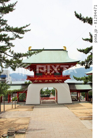 下関市の赤間神宮水天門 下関市の赤間神宮水天門 81294471