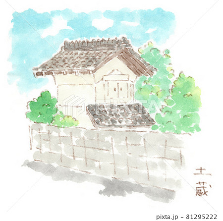 コンクリート塀越しに見える農家の土蔵（現代に残る文化財）と水彩画（イラスト） 81295222
