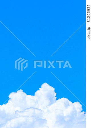 爽やかな夏の青空 81296932