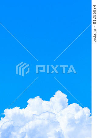 爽やかな夏の青空 81296934