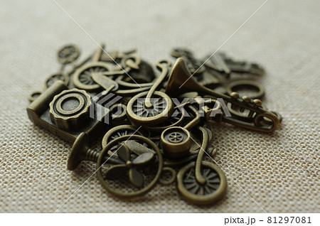 小物を使ったリサイクルのイメージ素材 81297081