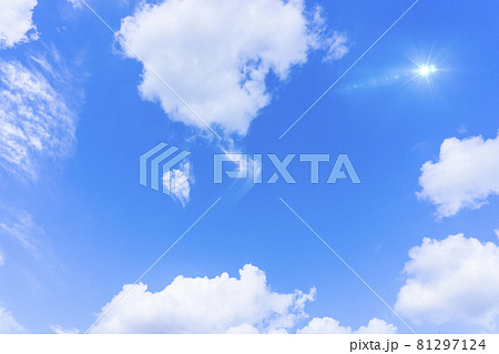 太陽の日差しと爽やかな青空と雲の背景素材_b_10 太陽の日差しと爽やかな青空と雲の背景素材_b_10 81297124
