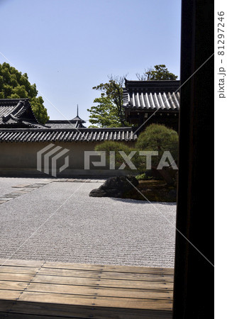 客殿から臨む涅槃禄　観智院 81297246