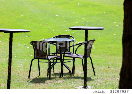Table and chairs on the golf course 81297987