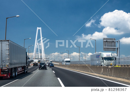 《愛知県》交通イメージ・伊勢湾岸自動車道・名港トリトンを走行 81298367