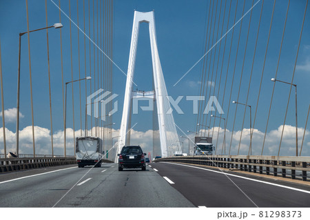 《愛知県》交通イメージ・伊勢湾岸自動車道・名港トリトンを走行 81298373