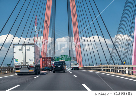 《愛知県》交通イメージ・伊勢湾岸自動車道・名港トリトンを走行 81298385