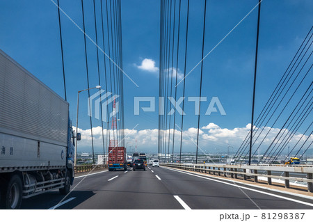 《愛知県》交通イメージ・伊勢湾岸自動車道・名港トリトンを走行 81298387