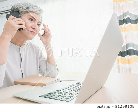 女性 メス 女の人 81299109