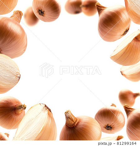 Ripe Golden onion levitates on a white background 81299164