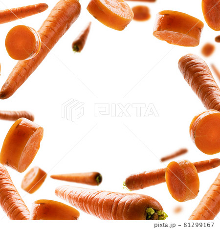 Ripe carrots whole and sliced levitate on a white background 81299167