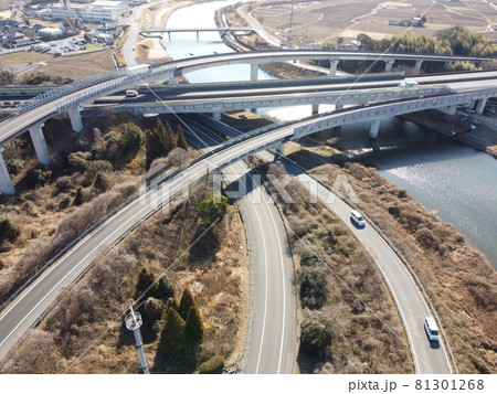 空撮 ドローン 道路 81301268