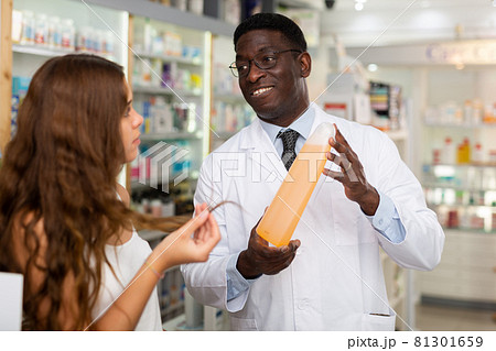 African american male pharmacist advises a girl a good hair care remedy 81301659