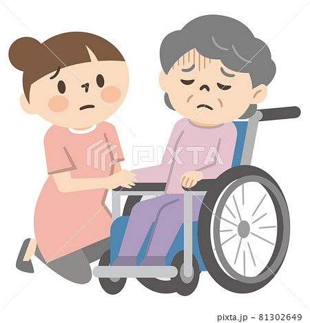 落ち込んだ感情の車椅子に乗ったシニア女性と寄り添う女性 81302649