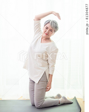 高齢者 年配 年寄り 81304877