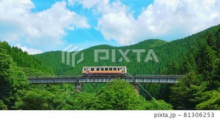 【広島県】秘境駅備後落合駅へ向かう単行列車 キハ芸備線 81306253