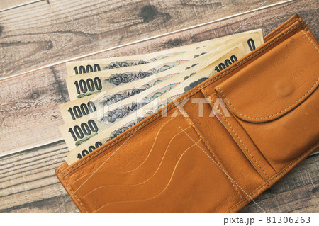 財布とお札 81306263
