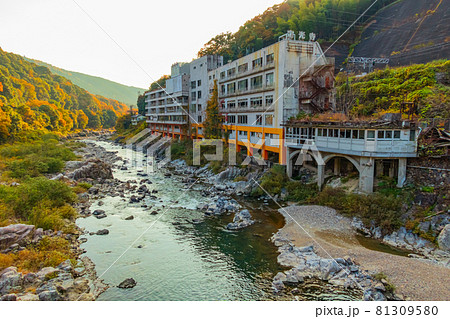 秋のJR定光寺駅周辺、城嶺橋からの眺め〈愛知県春日井市〉 秋のJR定光寺駅周辺、城嶺橋からの眺め〈愛知県春日井市〉 81309580