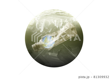 Underwater view with earth in a plastic bottle on the lake Underwater view with earth in a plastic bottle on the lake 81309932