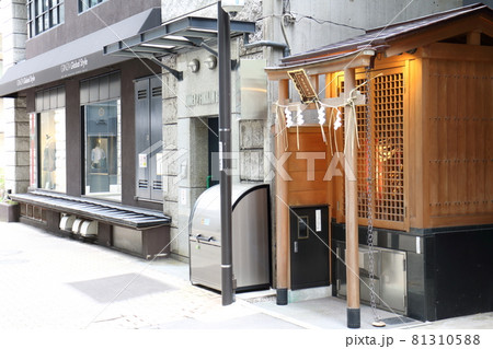 東京都中央区銀座1丁目　幸稲荷神社　縁結び　商売繁盛　家内安全　お参り　初詣　神社巡り 81310588