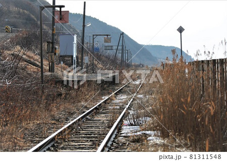 北海道の風景「廃線後の鉄路・日高本線」(北海道新冠町) 北海道の風景「廃線後の鉄路・日高本線」(北海道新冠町) 81311548