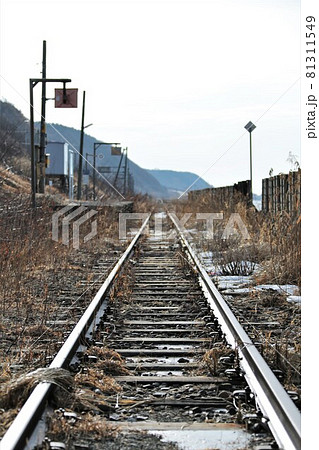 北海道の風景「廃線後の鉄路・日高本線」（北海道新冠町）の写真素材 ...