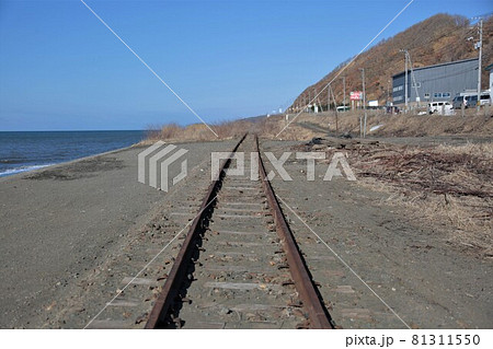 北海道の風景「廃線後の鉄路・日高本線」(北海道新ひだか町) 北海道の風景「廃線後の鉄路・日高本線」(北海道新ひだか町) 81311550