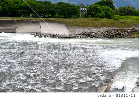 朝倉市の歴史的農業遺産「山田堰」 江戸時代に作られ現存する井堰 朝倉市の歴史的農業遺産「山田堰」 江戸時代に作られ現存する井堰 81311711