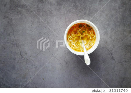 cooking noodles instant top view. cooking noodles instant top view. 81311740