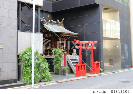 東京都中央区八重洲2丁目 正一位伏見稲荷神社 八重洲2丁目南町会建立 八重洲と京橋の鎮守様 商売繁盛 東京都中央区八重洲2丁目 正一位伏見稲荷神社 八重洲2丁目南町会建立 八重洲と京橋の鎮守様 商売繁盛 81313105