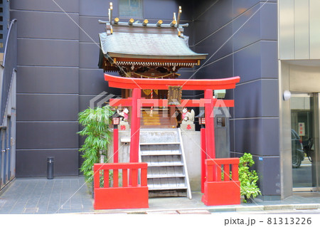 東京都中央区八重洲2丁目　正一位伏見稲荷神社　八重洲2丁目南町会建立　八重洲と京橋の鎮守様　商売繁盛 81313226