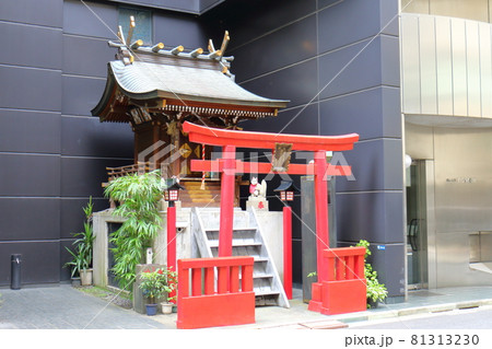東京都中央区八重洲2丁目 正一位伏見稲荷神社 八重洲2丁目南町会建立 八重洲と京橋の鎮守様 商売繁盛 東京都中央区八重洲2丁目 正一位伏見稲荷神社 八重洲2丁目南町会建立 八重洲と京橋の鎮守様 商売繁盛 81313230