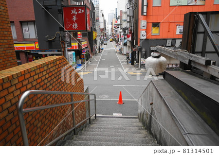 8月　港区533福吉坂石段(正面)と赤坂みすじ通り 81314501