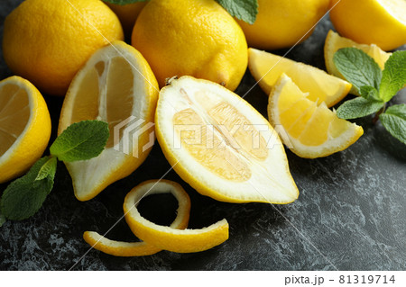 Ripe lemons on black smokey background, close up 81319714