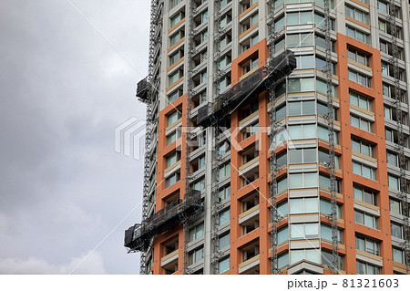 タワーマンションの移動式昇降足場 イメージ タワーマンションの移動式昇降足場 イメージ 81321603