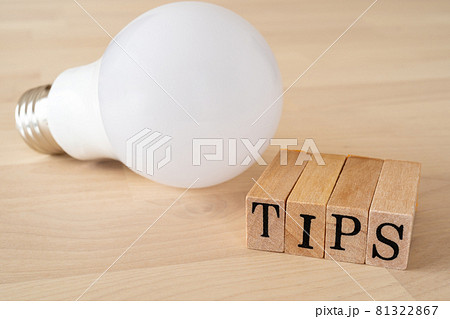 チップス、ヒント｜「TIPS」と書かれたスタンプと電球 81322867