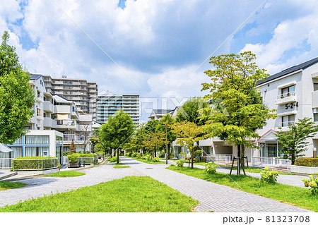 自然に恵まれた多摩ニュータウンの住宅街 81323708