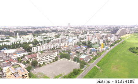 ドローンで上空から撮影した「多摩川 河畔」（東京都立川市） 81324189