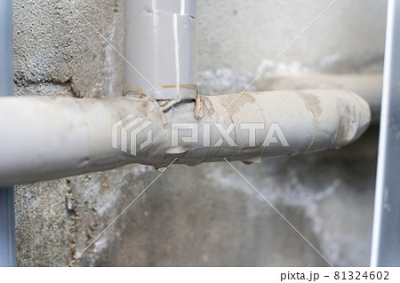 水道管の水漏れ 81324602