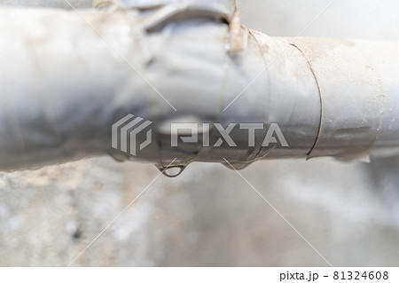 水道管の水漏れ 81324608