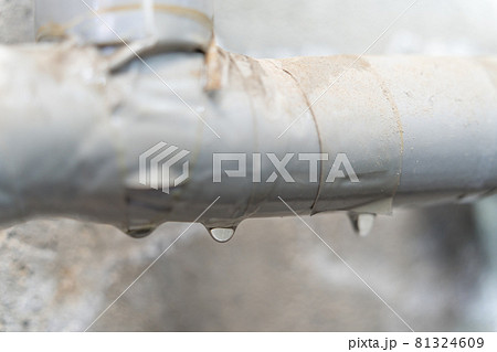 水道管の水漏れ 81324609